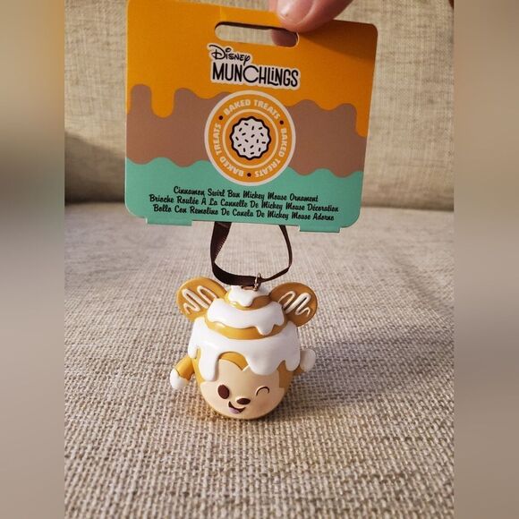✨DISNEY MUNCHLINGS✨ Mickey Mouse Cinnamon Bun Sketchbook Ornament - NEW! - Picture 2 of 9